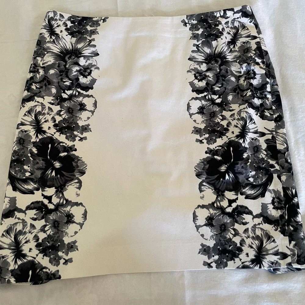 Express Pencil Skirt - Size 8